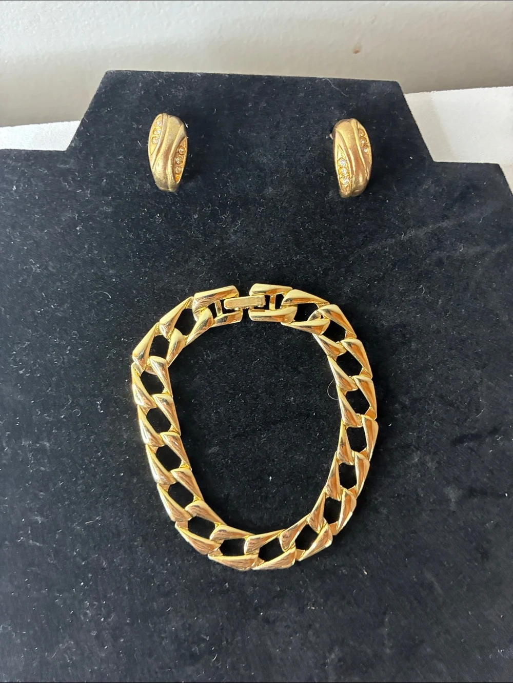 Vintage Gold-Tone Textured Hoop Earrings and Cuban Link Chain Bracelet Set - Picture 2 of 12